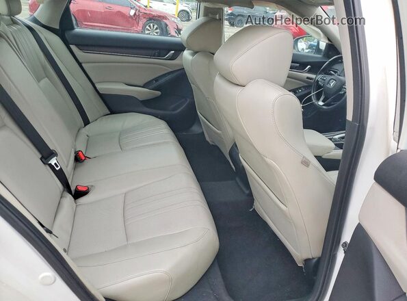 1HGCV1F91JA004159 2018 HONDA ACCORD White Widok tylnych siedzeń