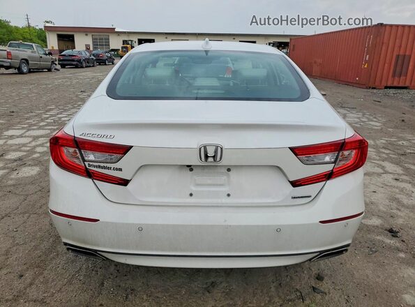 1HGCV1F91JA004159 2018 HONDA ACCORD White Widok z tyłu