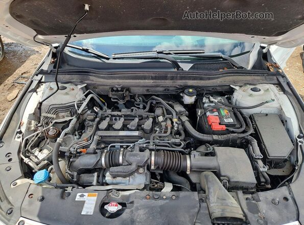 1HGCV1F97JA066360 2018 HONDA ACCORD White Вид задньої частини салону