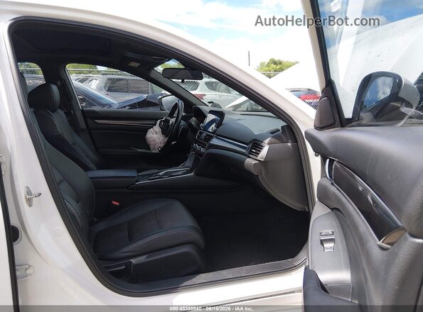 1HGCV2F33JA040842 2018 HONDA ACCORD White Front interior view