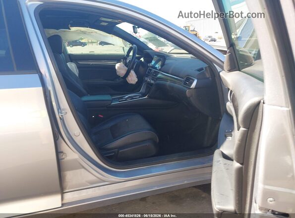 1HGCV2F36JA047672 2018 HONDA ACCORD Silver Вид салону спереду