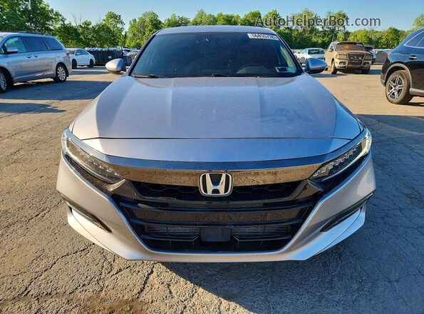 1HGCV2F37JA002966 2018 HONDA ACCORD Silver Widok z przodu