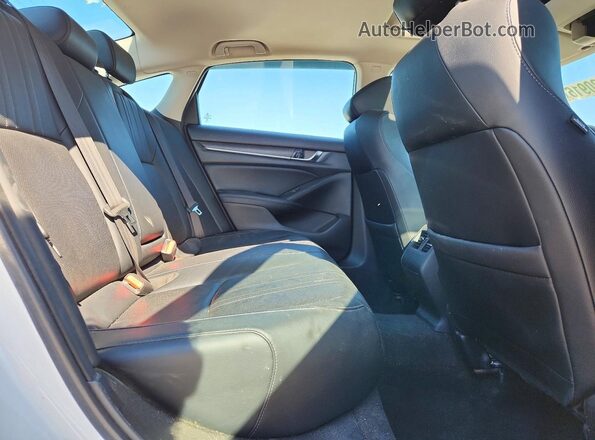 1HGCV2F58JA006834 2018 HONDA ACCORD White Вид задніх сидінь