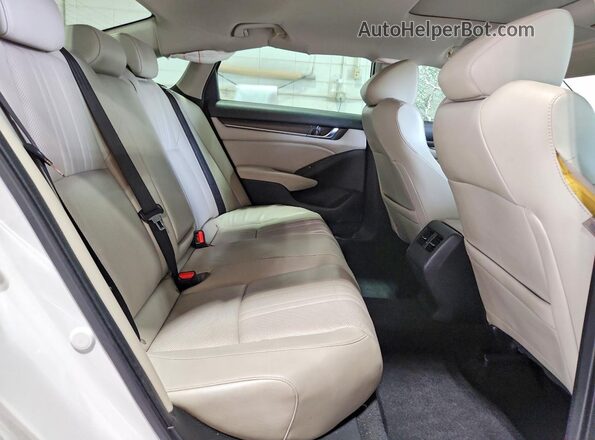 1HGCV2F91JA015989 2018 HONDA ACCORD White Հետևի նստատեղերի տեսք