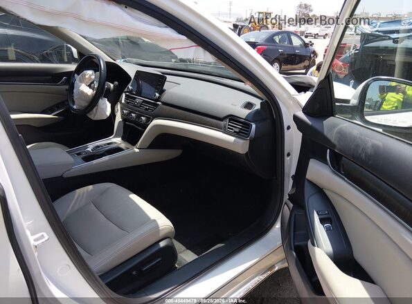 1HGCV3F50NA005026 2022 HONDA ACCORD White Вид салону спереду