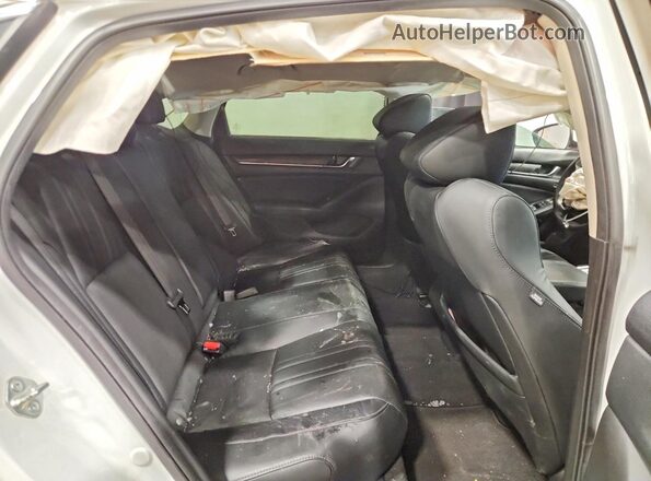 1HGCV3F57JA009195 2018 HONDA ACCORD White Vista de los asientos traseros