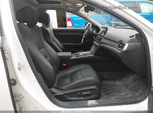 1HGCV3F95JA010039 2018 HONDA ACCORD Белый Вид салона спереди
