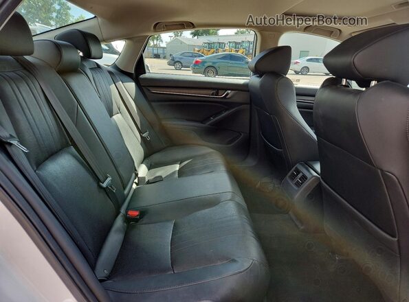 1HGCV3F97KA019102 2019 HONDA ACCORD White Widok tylnych siedzeń