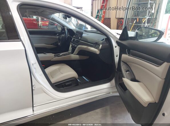 1HGCV3F97NA000215 2022 HONDA ACCORD Белый Вид салона спереди