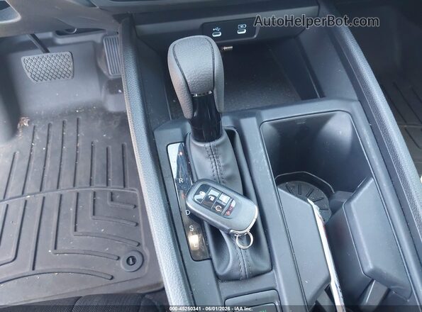 1HGCY1F26SA047584 2025 HONDA ACCORD Silver Vista del salpicadero