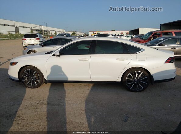 1HGCY2F80SA072815 2025 HONDA ACCORD White Widok wnętrza z tyłu