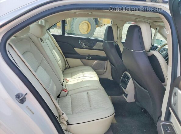 1LN6L9AP8J5601156 2018 LINCOLN CONTINENTA Белый Вид задних сидений