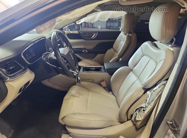 1LN6L9TKXJ5601855 2018 LINCOLN CONTINENTA Серебряный Вид салона спереди