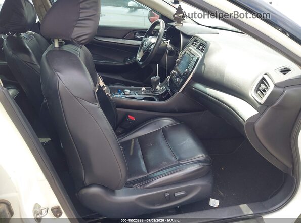1N4AA6AP0HC377525 2017 NISSAN MAXIMA White Widok wnętrza z przodu