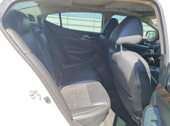 1N4AA6AP0HC418087 2017 NISSAN MAXIMA White Vista de los asientos traseros
