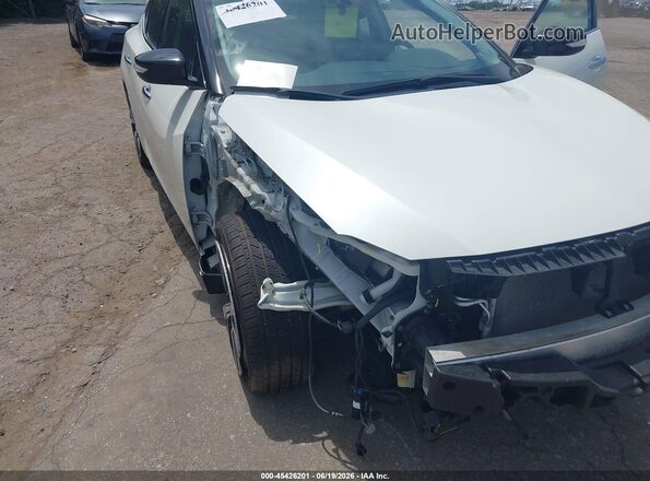 1N4AA6AP0HC439957 2017 NISSAN MAXIMA White Widok z przodu