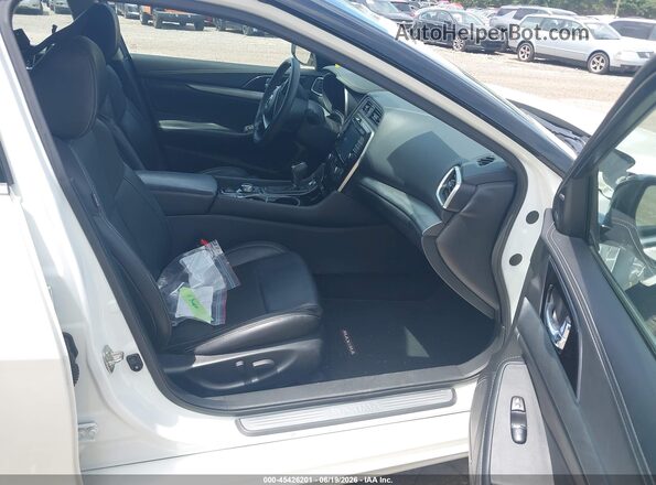 1N4AA6AP0HC439957 2017 NISSAN MAXIMA White Widok wnętrza z przodu