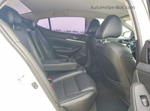 1N4AA6AP1GC377435 2016 NISSAN MAXIMA Белый Вид задних сидений