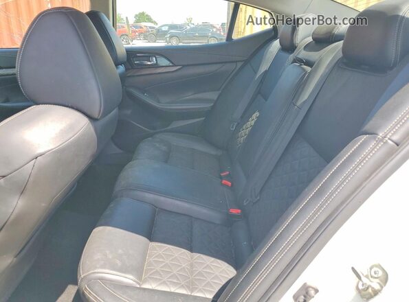 1N4AA6AP1HC367862 2017 NISSAN MAXIMA White Vista de los asientos traseros