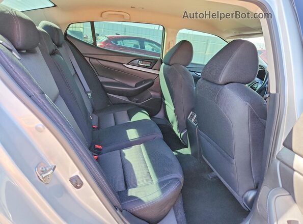 1N4AA6AP3JC361650 2018 NISSAN MAXIMA Silver უკანა სავარძლების ხედი