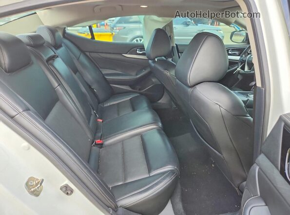 1N4AA6AP6HC428333 2017 NISSAN MAXIMA White Rear seats view