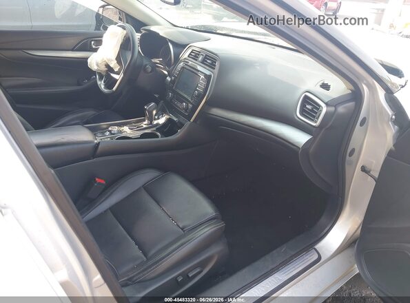 1N4AA6AP7JC393999 2018 NISSAN MAXIMA Silver Front interior view