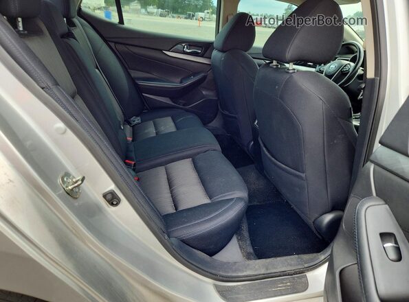 1N4AA6AP7JC402958 2018 NISSAN MAXIMA Silver Rear seats view