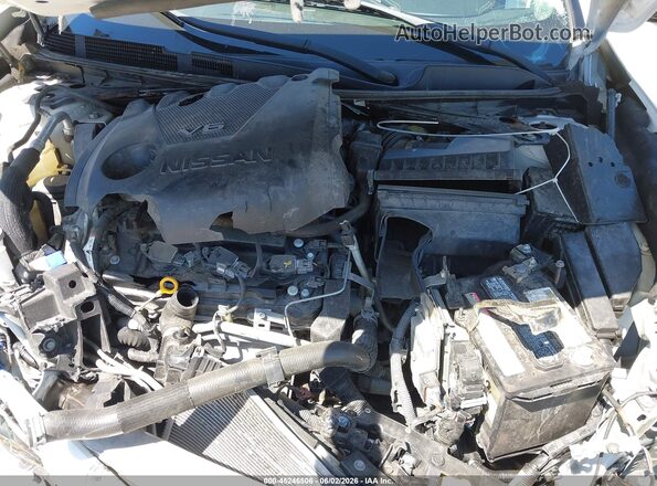 1N4AA6AP8JC369369 2018 NISSAN MAXIMA White Widok z tyłu