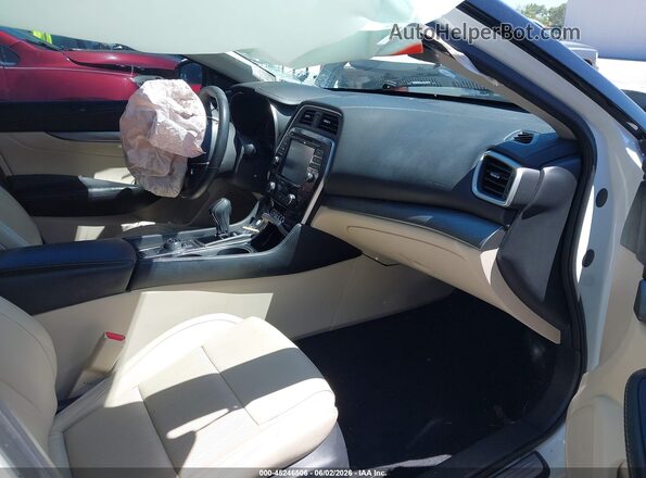 1N4AA6AP8JC369369 2018 NISSAN MAXIMA White Widok wnętrza z przodu