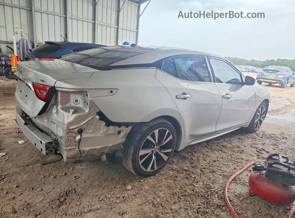 1N4AA6AP9JC384561 2018 NISSAN MAXIMA Серебряный Задняя правая четверть