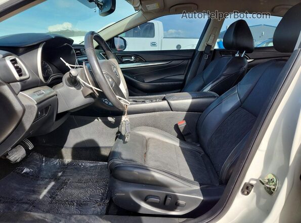 1N4AA6APXHC379671 2017 NISSAN MAXIMA Белый Вид салона спереди