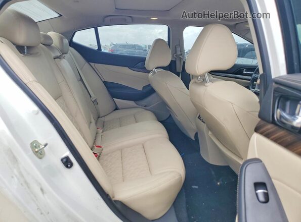 1N4AA6APXHC405895 2017 NISSAN MAXIMA Белый Вид задних сидений