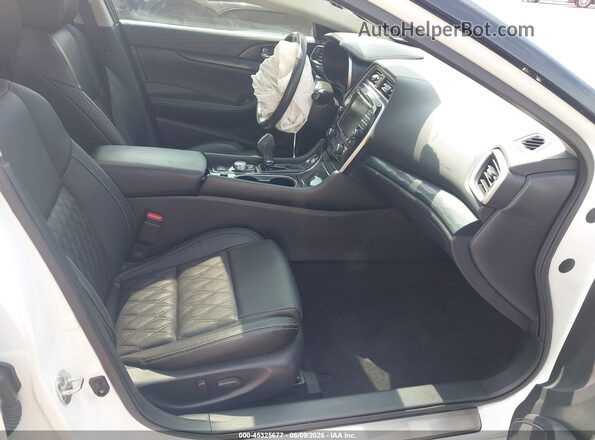 1N4AA6FVXPC503993 2023 NISSAN MAXIMA White Front interior view