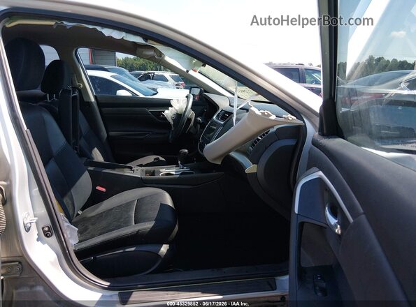 1N4AL3AP0HC117800 2017 NISSAN ALTIMA Silver Вид салону спереду