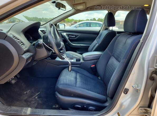 1N4AL3AP0HC159352 2017 NISSAN ALTIMA Silver Front interior view