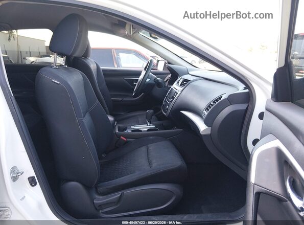 1N4AL3AP0HN316365 2017 NISSAN ALTIMA White Front interior view