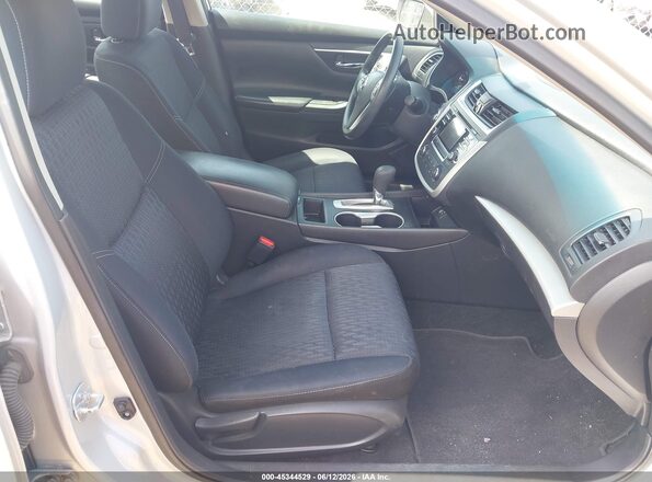 1N4AL3AP0HN321484 2017 NISSAN ALTIMA Silver Front interior view