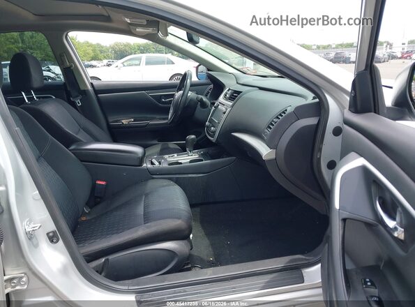 1N4AL3AP1GC132336 2016 NISSAN ALTIMA Silver Front interior view