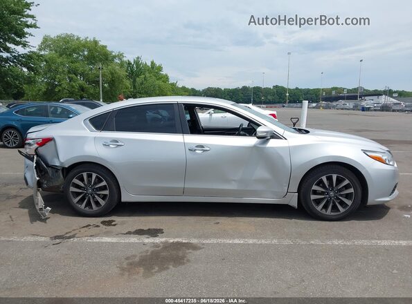 1N4AL3AP1GC132336 2016 NISSAN ALTIMA Silver Rear interior view