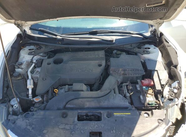 1N4AL3AP1GC181309 2016 NISSAN ALTIMA White Rear interior view