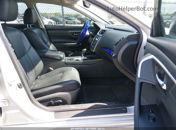 1N4AL3AP1HC230641 2017 NISSAN ALTIMA Silver Front interior view