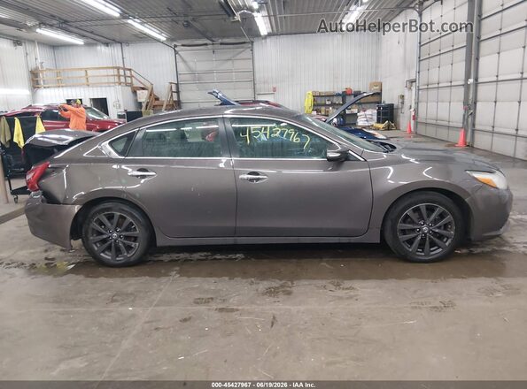 1N4AL3AP1HC240747 2017 NISSAN ALTIMA Gray Widok wnętrza 360 stopni