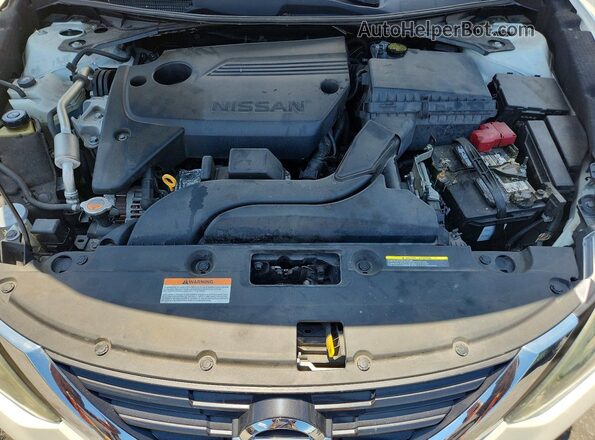 1N4AL3AP1JC140220 2018 NISSAN ALTIMA White Widok wnętrza z tyłu