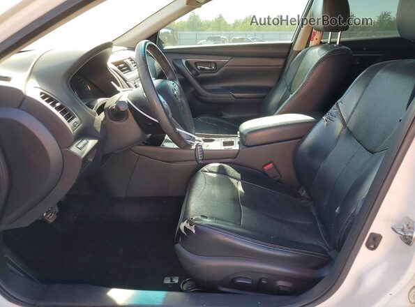 1N4AL3AP2HC143038 2017 NISSAN ALTIMA White Front interior view