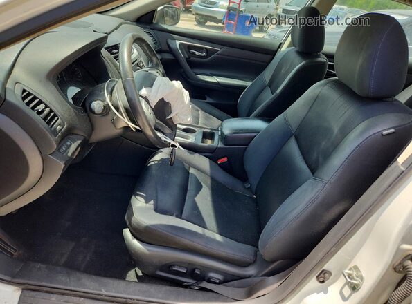 1N4AL3AP2HC499232 2017 NISSAN ALTIMA White Front interior view