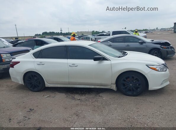 1N4AL3AP2JC227804 2018 NISSAN ALTIMA White Вид задньої частини салону
