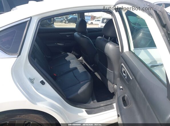 1N4AL3AP2JC286903 2018 NISSAN ALTIMA White Rear seats view