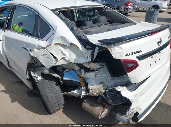 1N4AL3AP2JC286903 2018 NISSAN ALTIMA White Front interior view