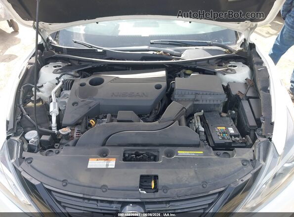 1N4AL3AP2JC286903 2018 NISSAN ALTIMA White Engine compartment view