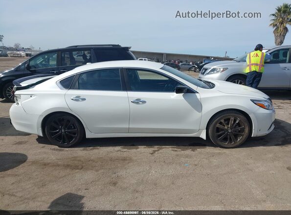 1N4AL3AP2JC286903 2018 NISSAN ALTIMA White Rear interior view
